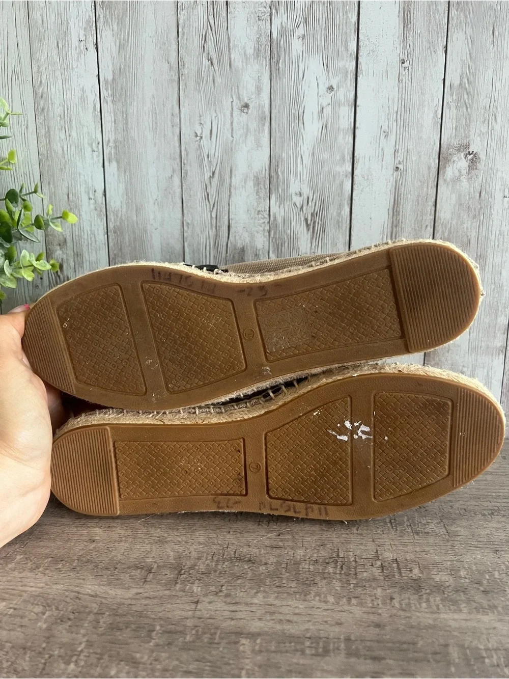 Tory Burch Beige Canvas Espadrilles with Black Logo Classic Preppy Summer Size 7